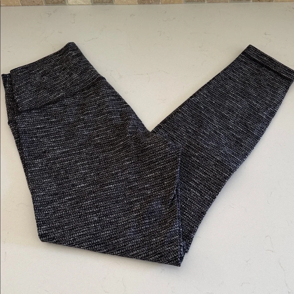 Lululemon Athletica Black and Gray Textured Leggings Size: 8